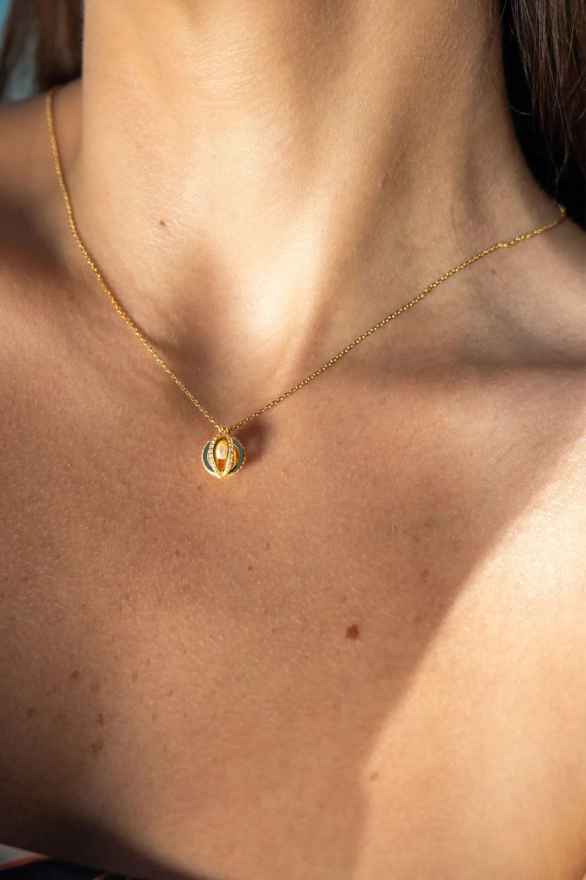 MAJESTY FRESHWATER PEARL PENDANT GOLD